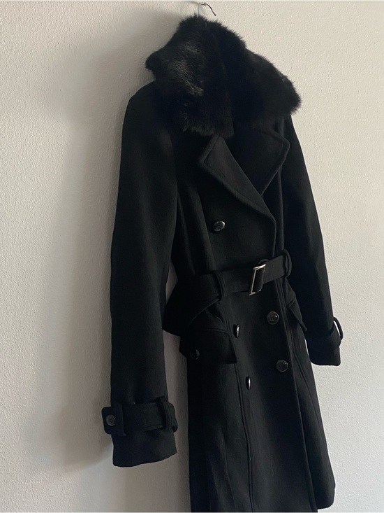 bebe Jackets & Blazers - bebe Black Double-Breasted Trench Coat with Faux Fur Collar